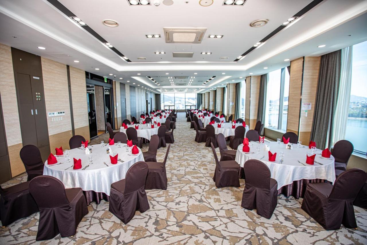 Gwangyang Lacky Hotel Extérieur photo