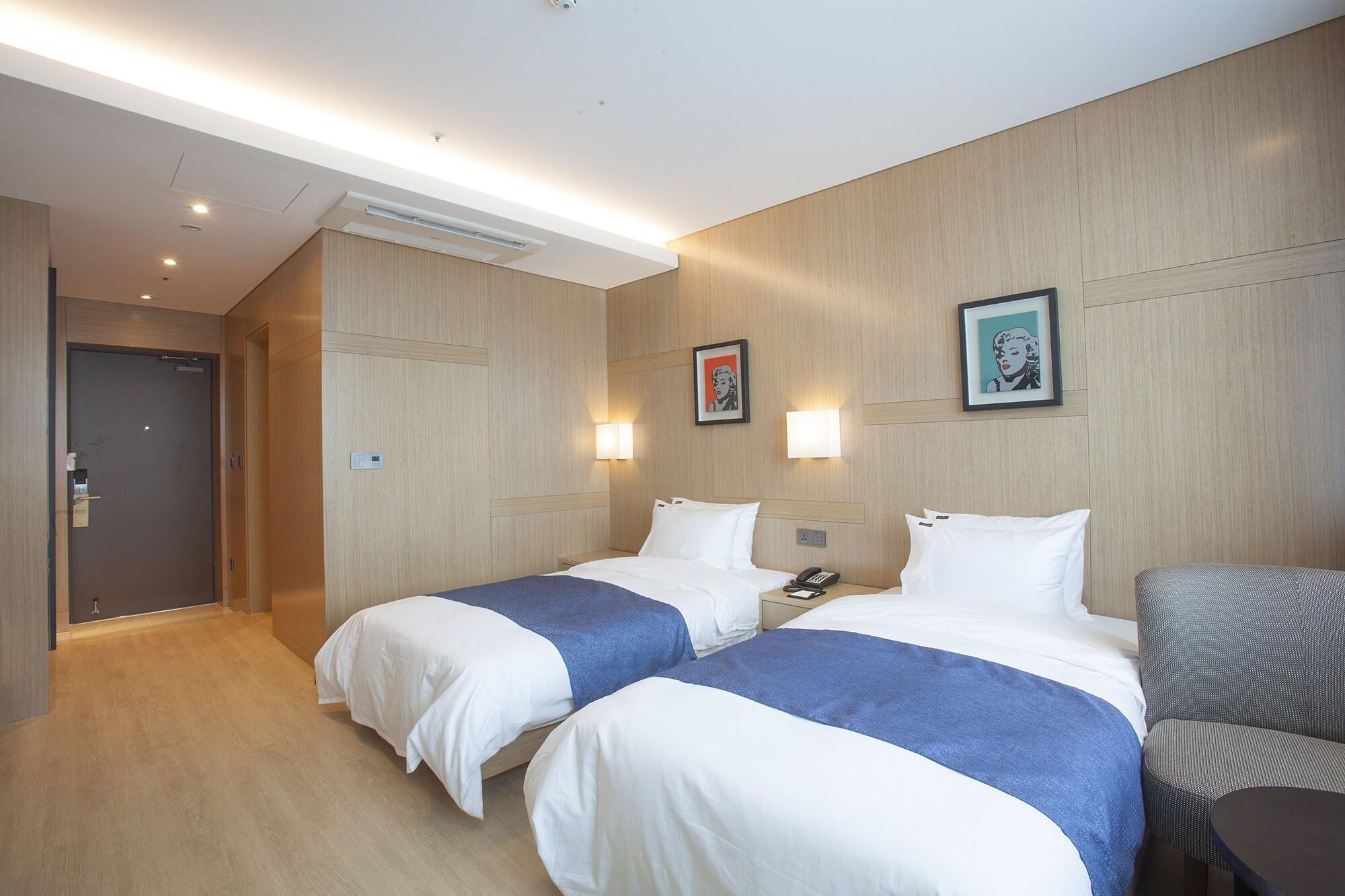 Gwangyang Lacky Hotel Extérieur photo