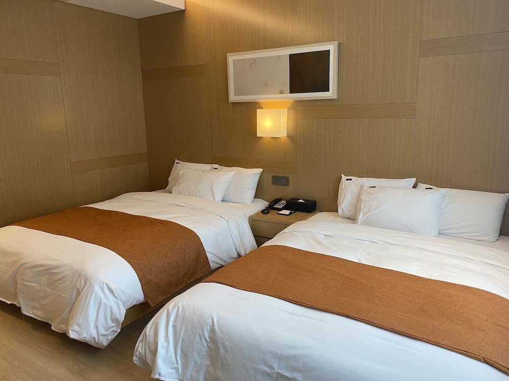 Gwangyang Lacky Hotel Extérieur photo
