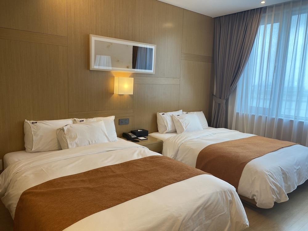 Gwangyang Lacky Hotel Extérieur photo
