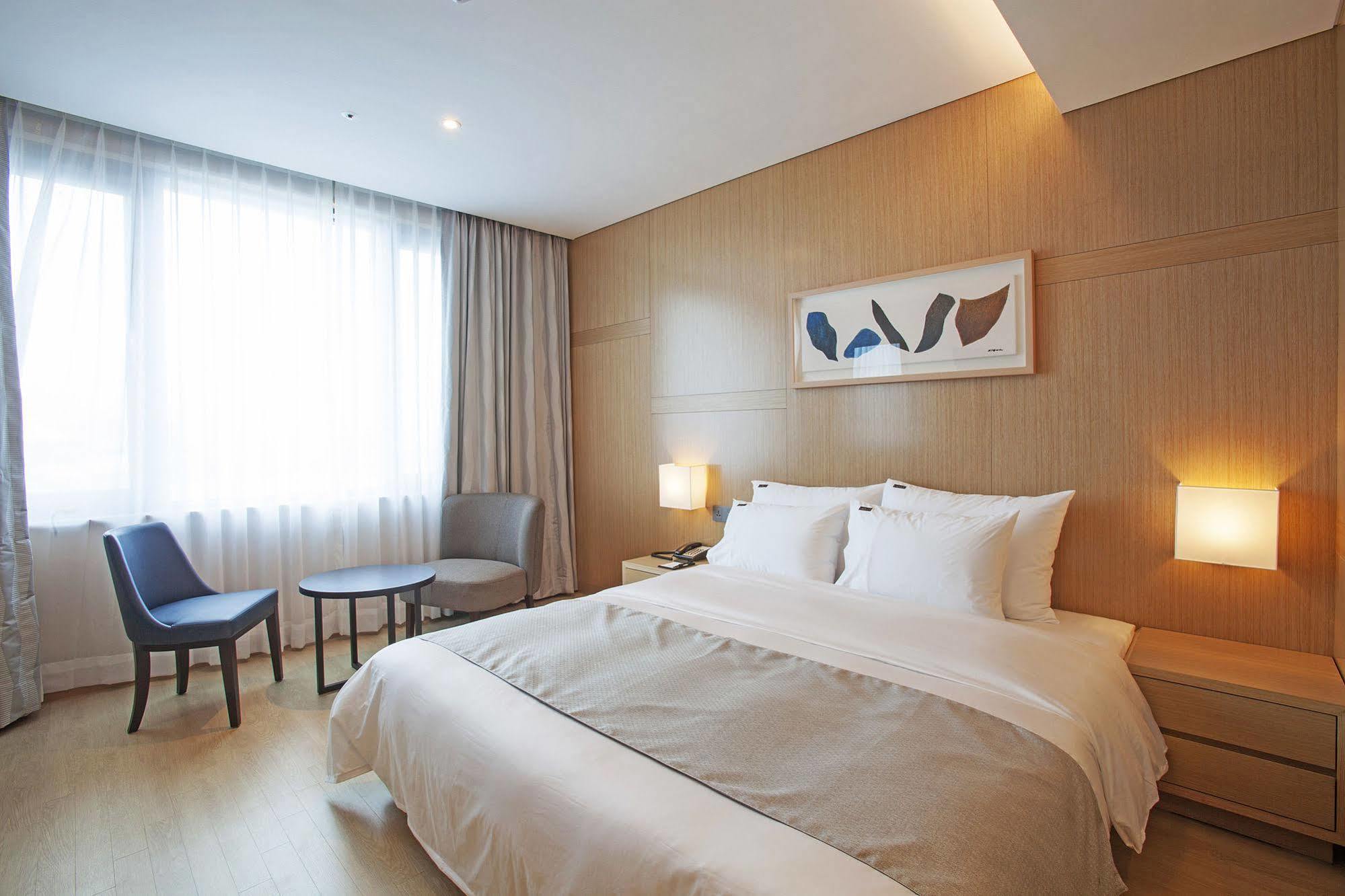 Gwangyang Lacky Hotel Extérieur photo