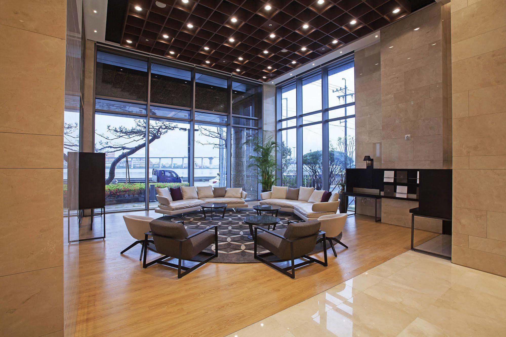 Gwangyang Lacky Hotel Extérieur photo