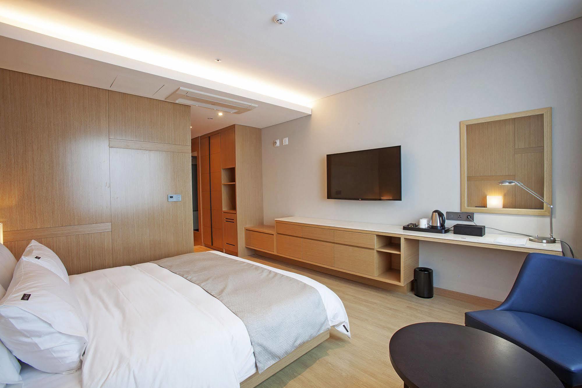 Gwangyang Lacky Hotel Extérieur photo